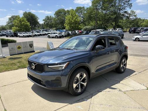2026 Volvo XC40 B5 Plus