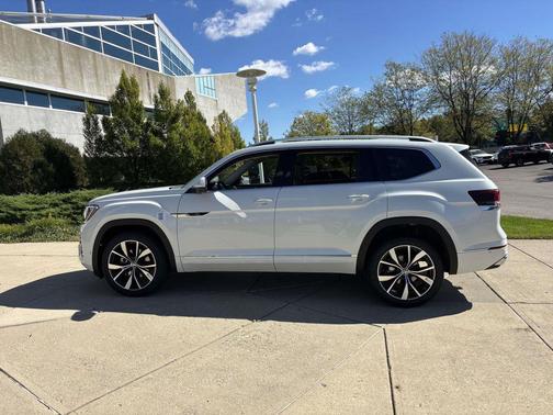 2026 Volkswagen Atlas 2.0T SEL Premium R-Line 4MOTION
