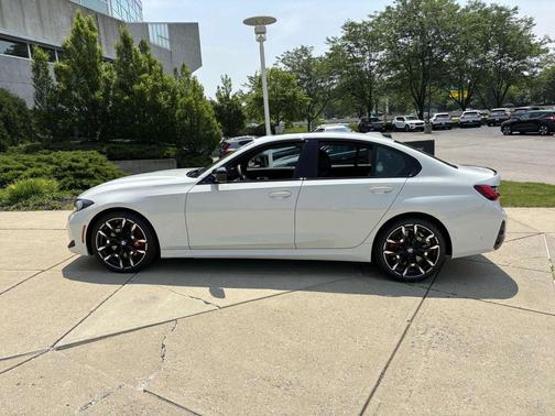 2025 BMW 330 i xDrive