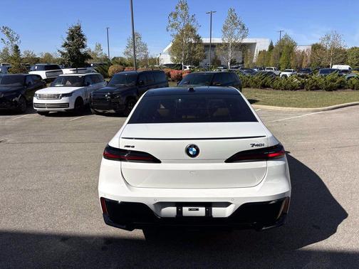 2024 BMW 740 i xDrive