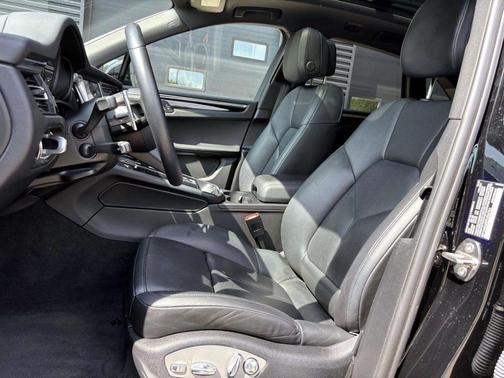 2023 Porsche Macan T