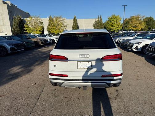 2025 Audi Q7 55 Premium Plus