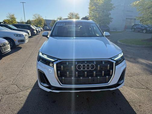 2025 Audi Q7 55 Premium Plus