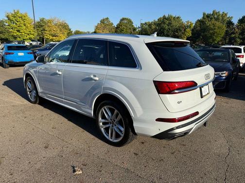 2025 Audi Q7 55 Premium Plus