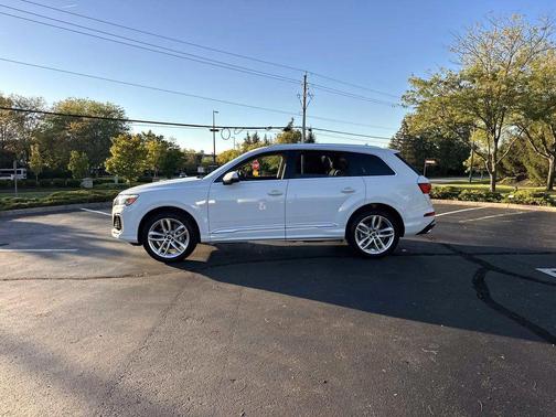 2025 Audi Q7 55 Premium Plus