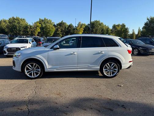 2025 Audi Q7 55 Premium Plus