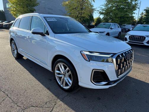 2025 Audi Q7 55 Premium Plus