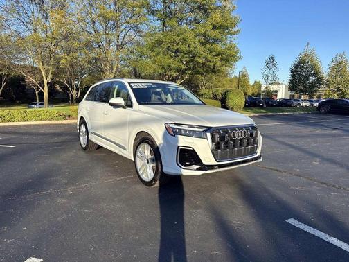 2025 Audi Q7 55 Premium Plus