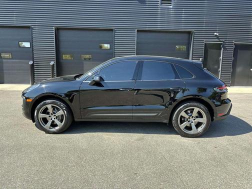 2024 Porsche Macan Base (PDK)