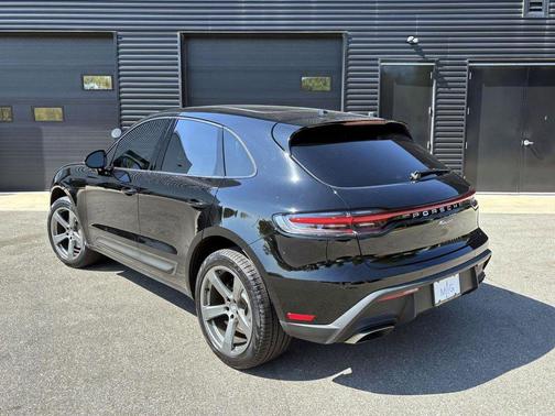 2024 Porsche Macan Base (PDK)