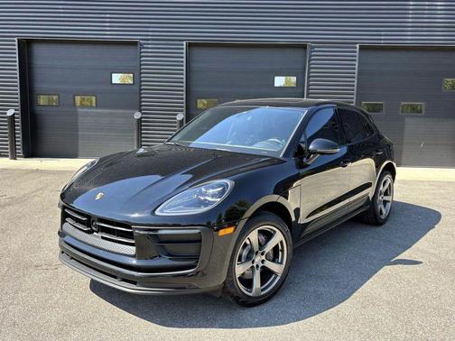 2024 Porsche Macan Base (PDK)