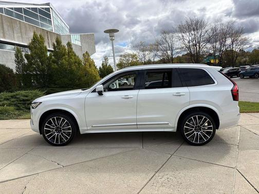 2026 Volvo XC90 B6 Plus 7-Seater