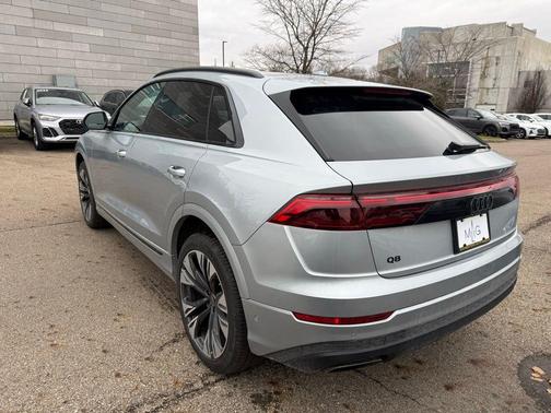 2025 Audi Q8 55 Premium Plus