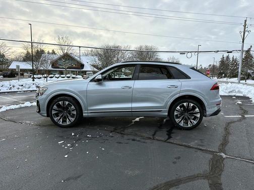 2025 Audi Q8 55 Premium Plus