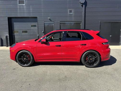 2026 Porsche Cayenne GTS