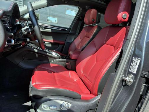 2023 Porsche Macan T