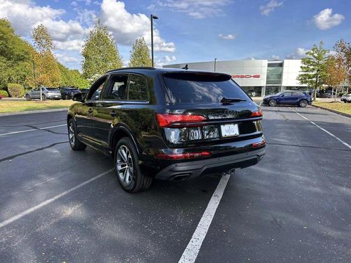 2025 Audi Q7 45 Premium Plus