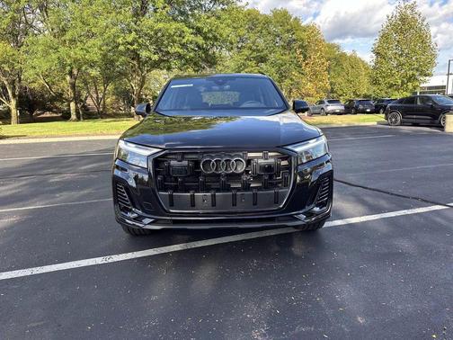 2025 Audi Q7 45 Premium Plus