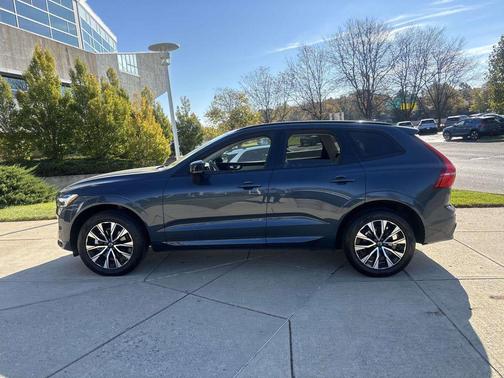 2025 Volvo XC60 B5 Core