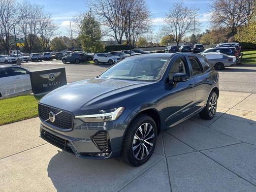 2025 Volvo XC60 B5 Core