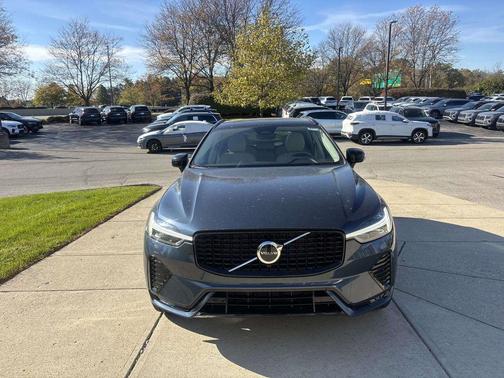 2025 Volvo XC60 B5 Core