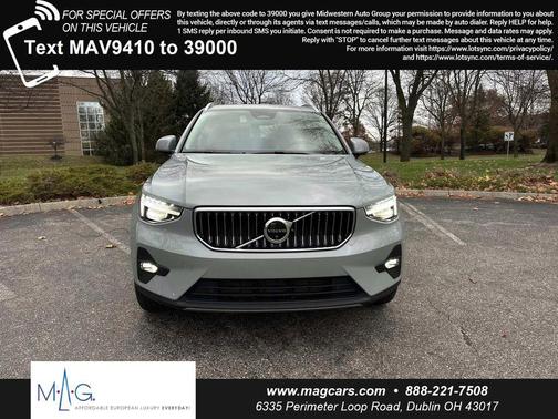2025 Volvo XC40 B5 Ultra Bright Theme