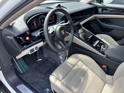 2025 Porsche Panamera 4