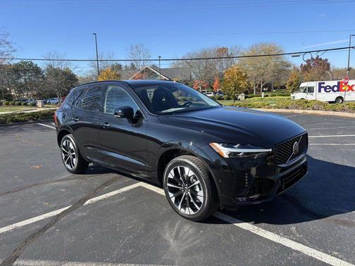 2026 Volvo XC60 B5 Plus