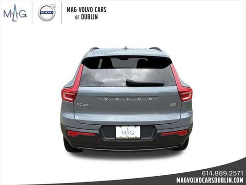 2023 Volvo XC40 B5 Plus Dark Theme