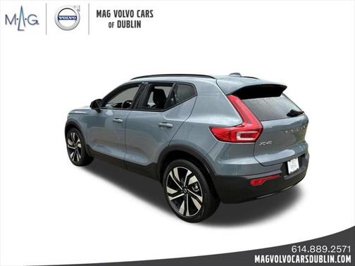 2023 Volvo XC40 B5 Plus Dark Theme