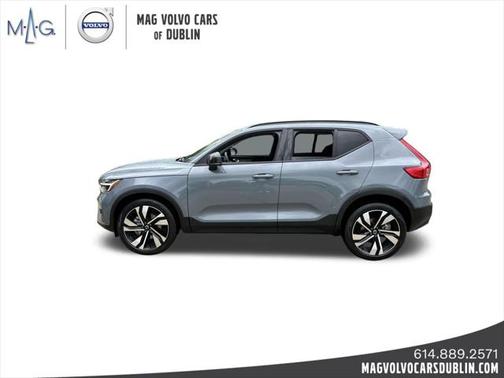 2023 Volvo XC40 B5 Plus Dark Theme