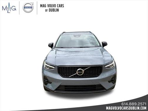 2023 Volvo XC40 B5 Plus Dark Theme