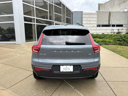 2023 Volvo XC40 B5 Plus Dark Theme