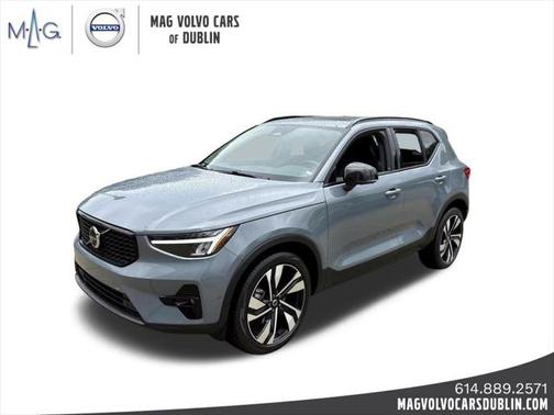 2023 Volvo XC40 B5 Plus Dark Theme