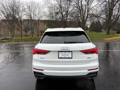 2025 Audi Q3 Premium 45 TFSI S line quattro Tiptronic