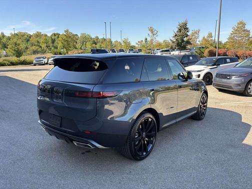 2025 Land Rover Range Rover Sport SE