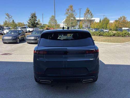 2025 Land Rover Range Rover Sport SE