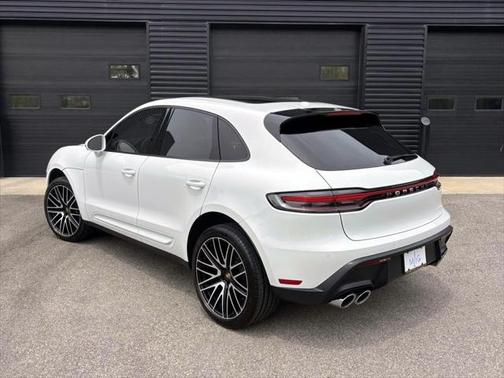 2022 Porsche Macan Base