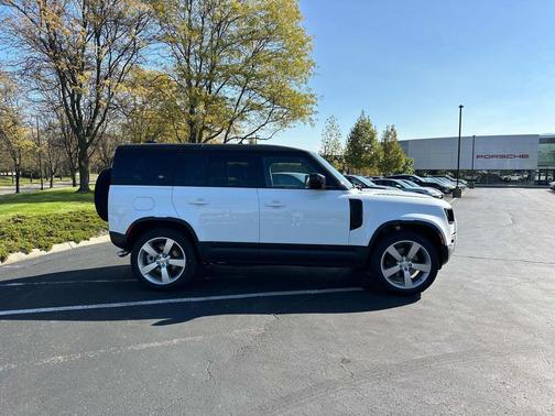 2024 Land Rover Defender 110 P500 SE