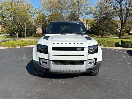 2024 Land Rover Defender 110 P500 SE