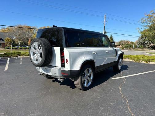 2024 Land Rover Defender 110 P500 SE