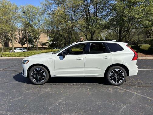 2026 Volvo XC60 Plug-In Hybrid T8 Plus