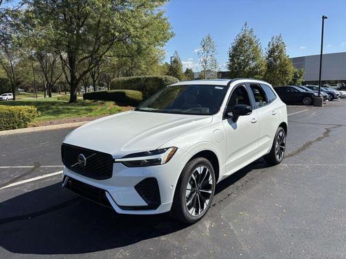 2026 Volvo XC60 Plug-In Hybrid T8 Plus