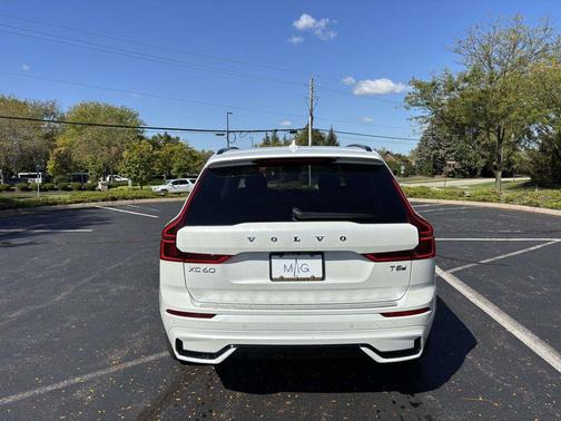 2026 Volvo XC60 Plug-In Hybrid T8 Plus