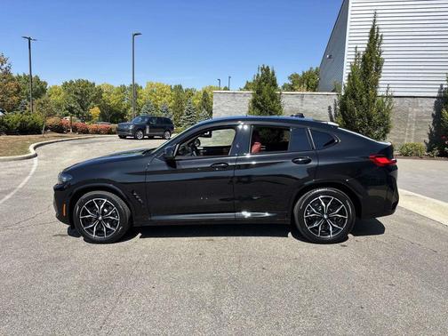2025 BMW X4 xDrive30i