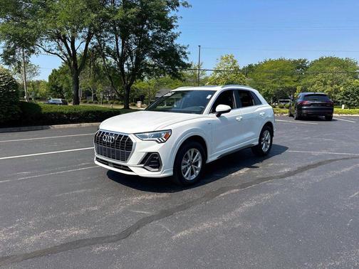2025 Audi Q3 Premium 45 TFSI S line quattro Tiptronic