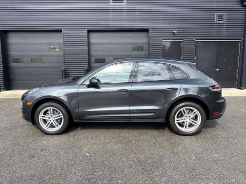 2022 Porsche Macan Base (PDK)