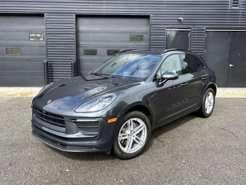 2022 Porsche Macan Base (PDK)
