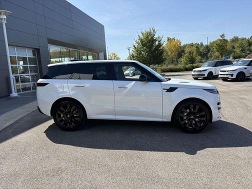 2025 Land Rover Range Rover Sport SE