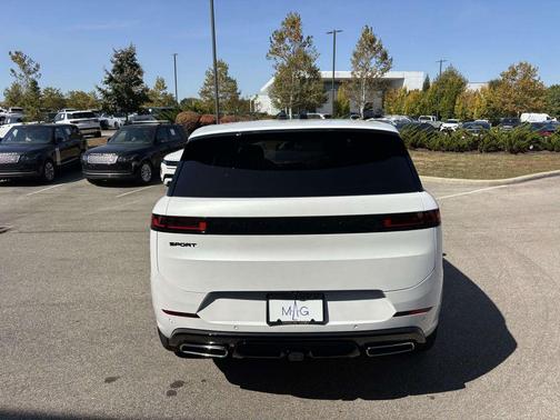 2025 Land Rover Range Rover Sport SE